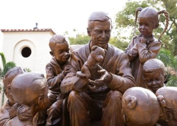 Mister Rogers has a sculpture