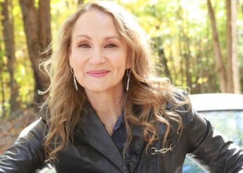 Join Joan Osborne for a free show on Newburyport’s waterfront