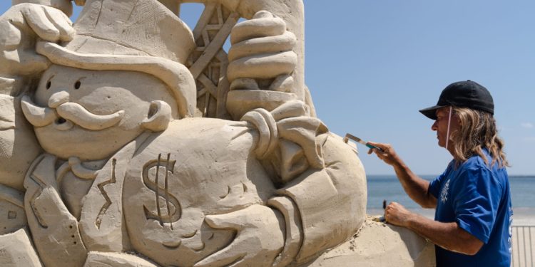 Sculptors use sand to capture the wonders of the world