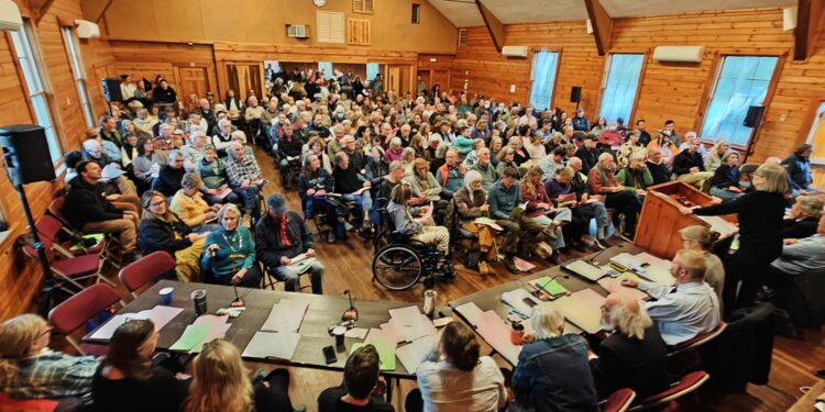 Chilmark Votes for Oversight Committee After Tennis Bylaw Withdrawn